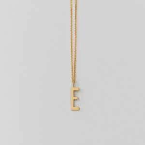 Design Letters Buchstabe E (16 mm) mit oder ohne Kette – 18K vergoldet
