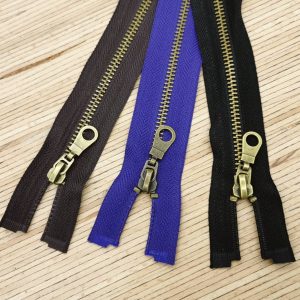 1 teilbarer Jackenreißverschluss aus Metall – 65 cm – Farbauswahl (dunkelbraun oder lila)